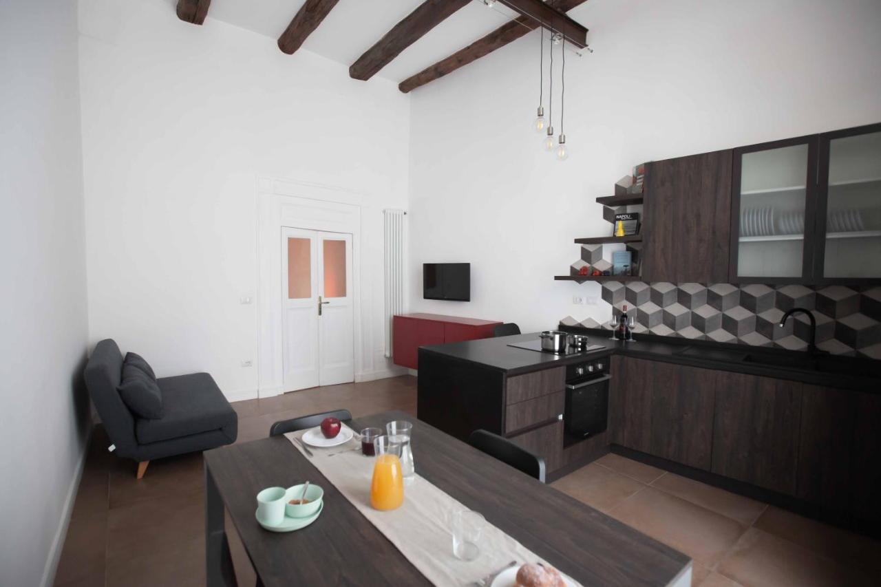 Domus Delia Luxury Apartment เนเปิลส์ ภายนอก รูปภาพ