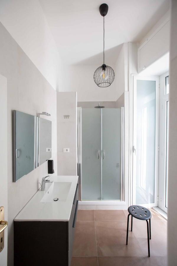 Domus Delia Luxury Apartment เนเปิลส์ ภายนอก รูปภาพ