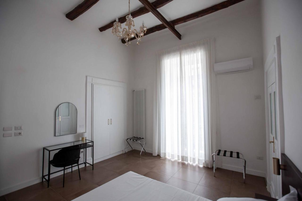 Domus Delia Luxury Apartment เนเปิลส์ ภายนอก รูปภาพ