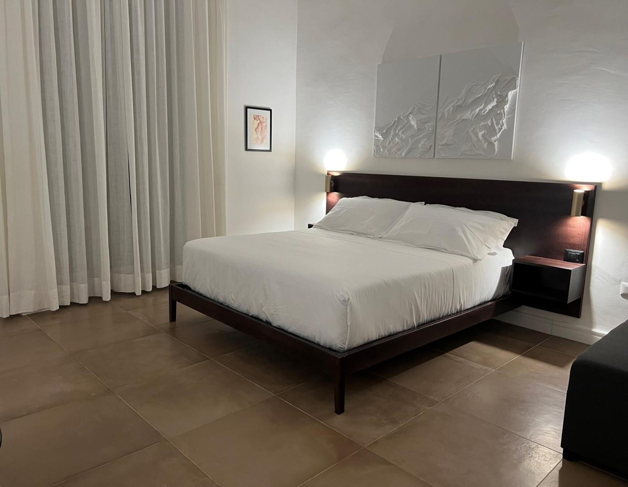 Domus Delia Luxury Apartment เนเปิลส์ ภายนอก รูปภาพ